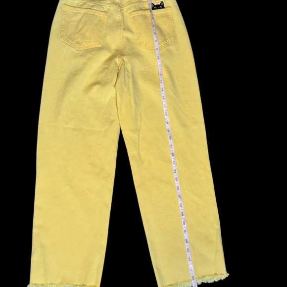 Upcycled Yellow Jeans with Gucci Cat Patch - Picture 6 of 8